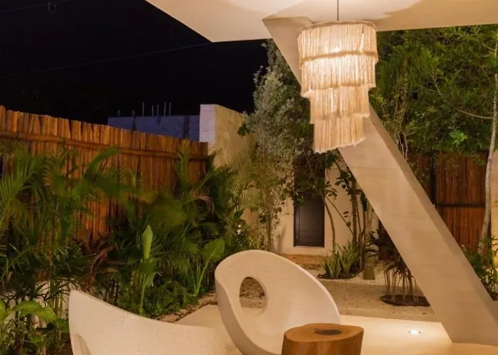 Luxury 2br Private Rooftop Pool